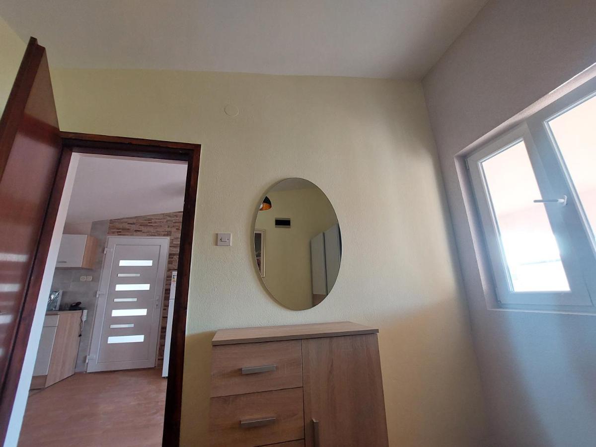 Apartmani Piskoric Vir Exterior photo